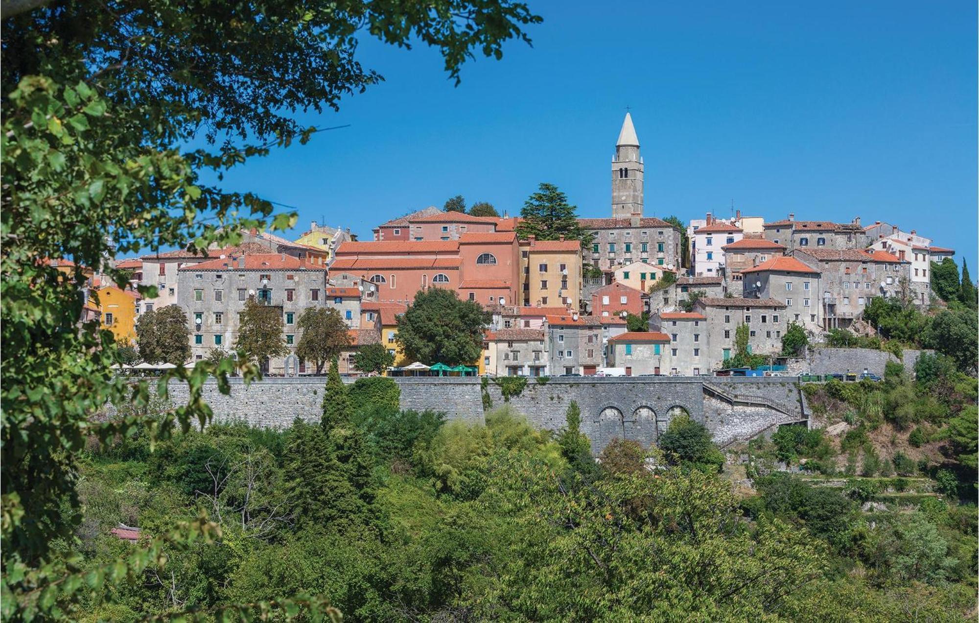 2 Bedroom Gorgeous Apartment In Labin Rasa ภายนอก รูปภาพ